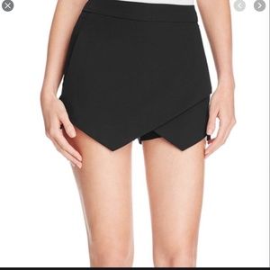 Aqua black envelope skort, size small